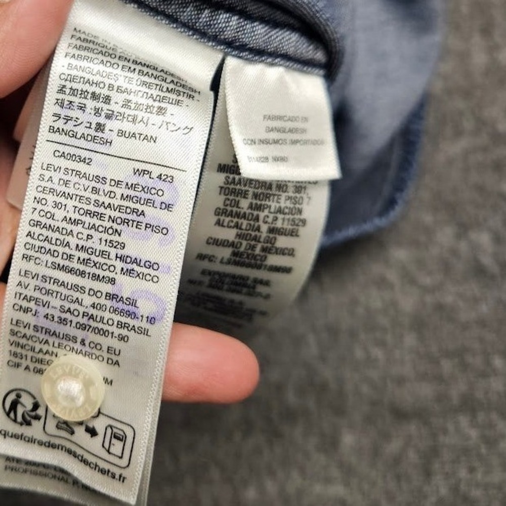 Levis Denim Shirt Womens Small Blue Western Pearl Snap Standard Fit NWT - Picture 9 of 11